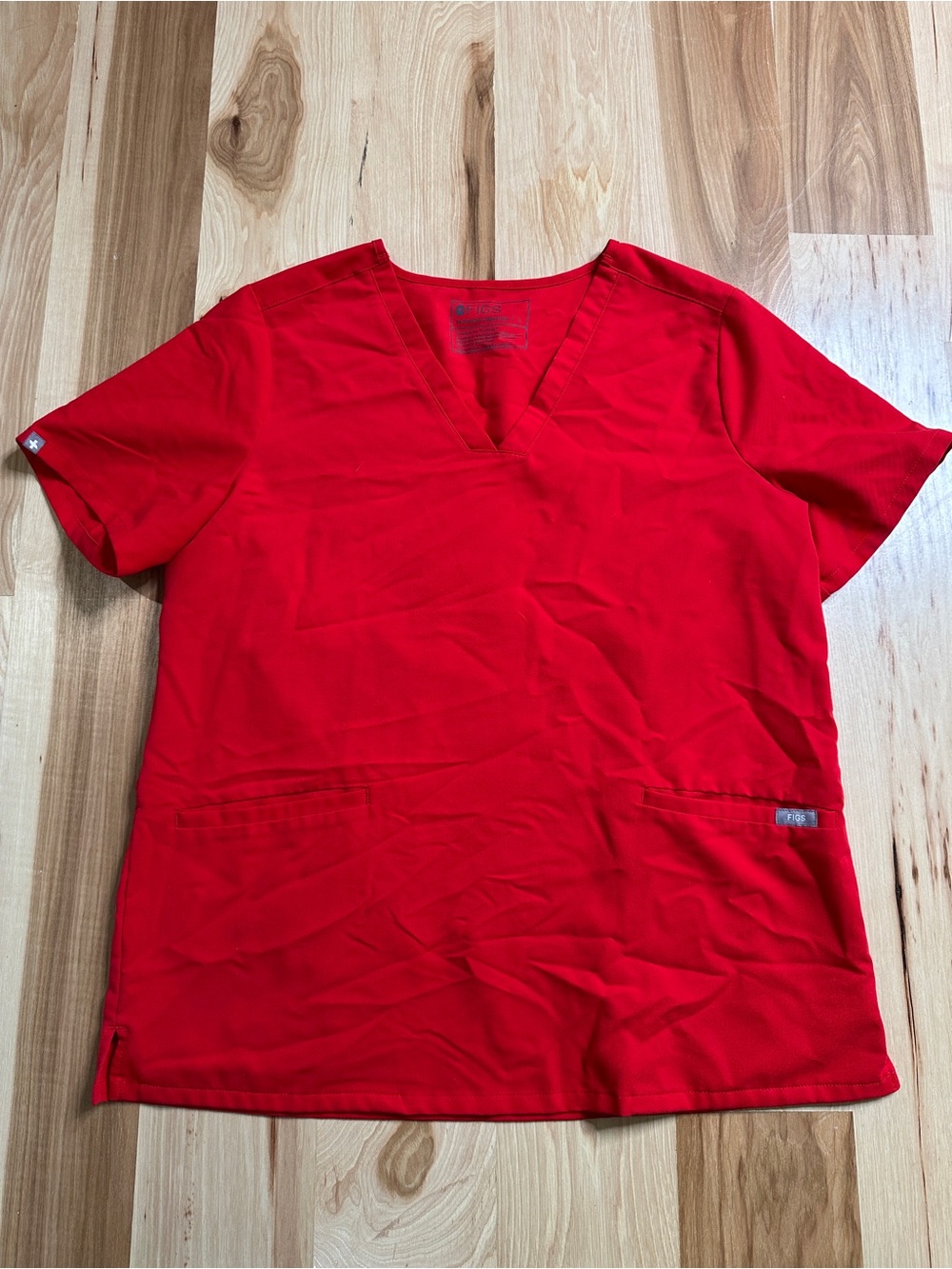 Figs Winning Red One Pocket Catarina Scrub Top women’s size Large
